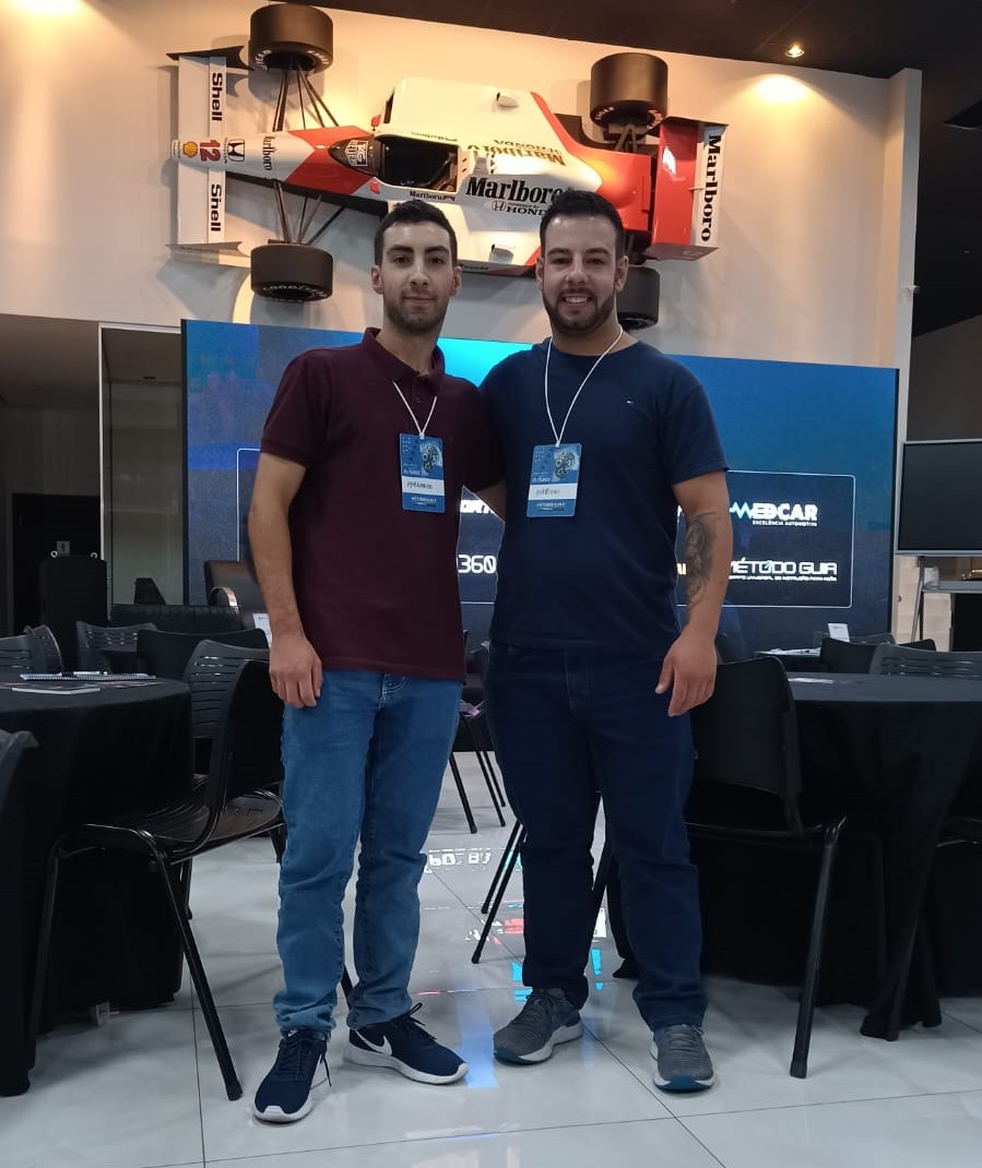 Equipe da Marfec Centro Automotivo na oficina